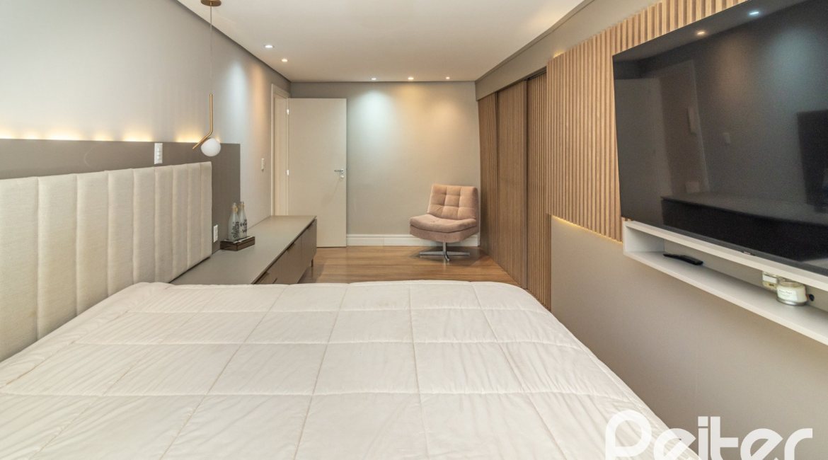 Casa em Condomínio à venda com 240m², 3 dormitórios, 3 suítes, 2 vagas, no bairro Alphaville em PORTO ALEGRE