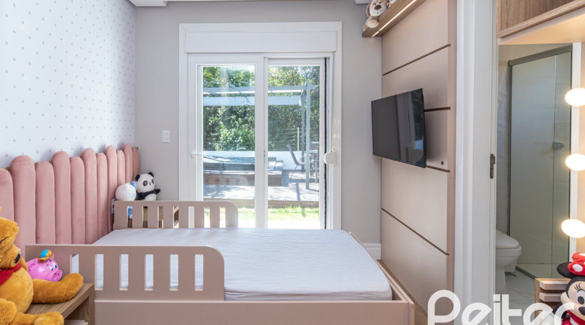 Casa em Condomínio à venda com 240m², 3 dormitórios, 3 suítes, 2 vagas, no bairro Alphaville em PORTO ALEGRE