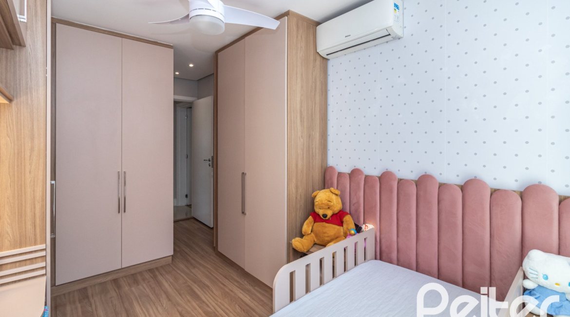 Casa em Condomínio à venda com 240m², 3 dormitórios, 3 suítes, 2 vagas, no bairro Alphaville em PORTO ALEGRE