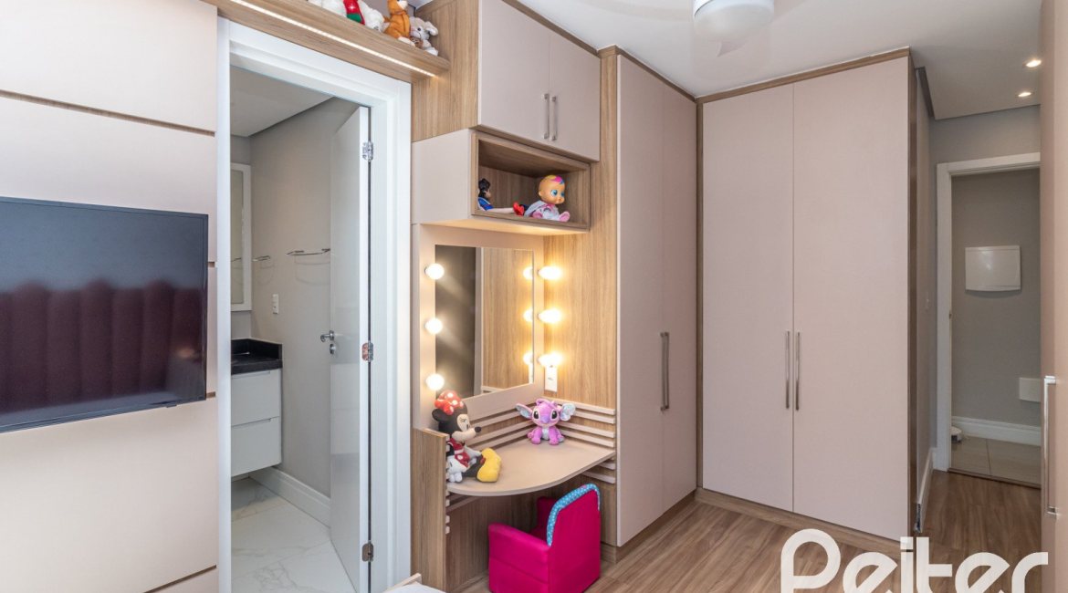 Casa em Condomínio à venda com 240m², 3 dormitórios, 3 suítes, 2 vagas, no bairro Alphaville em PORTO ALEGRE