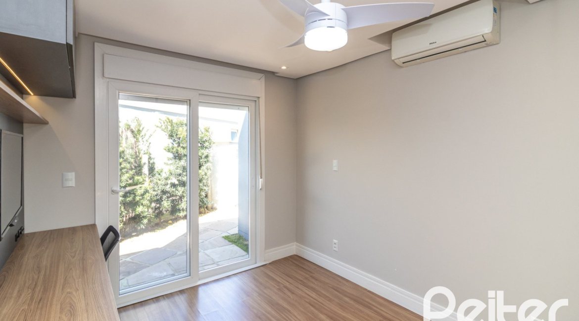 Casa em Condomínio à venda com 240m², 3 dormitórios, 3 suítes, 2 vagas, no bairro Alphaville em PORTO ALEGRE