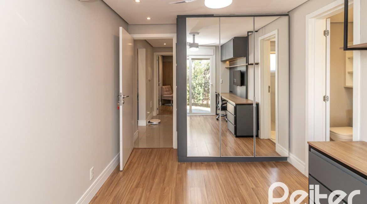 Casa em Condomínio à venda com 240m², 3 dormitórios, 3 suítes, 2 vagas, no bairro Alphaville em PORTO ALEGRE