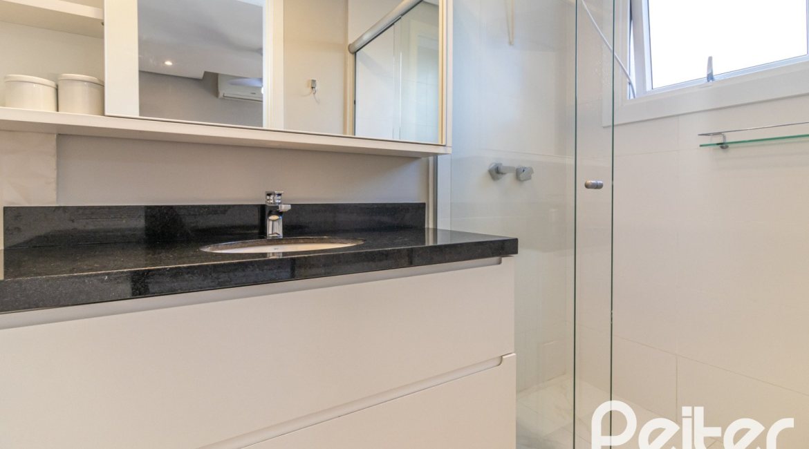 Casa em Condomínio à venda com 240m², 3 dormitórios, 3 suítes, 2 vagas, no bairro Alphaville em PORTO ALEGRE