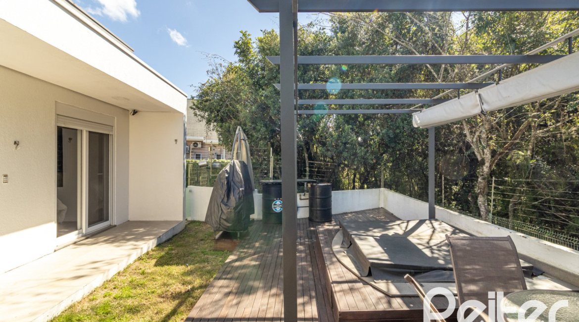 Casa em Condomínio à venda com 240m², 3 dormitórios, 3 suítes, 2 vagas, no bairro Alphaville em PORTO ALEGRE