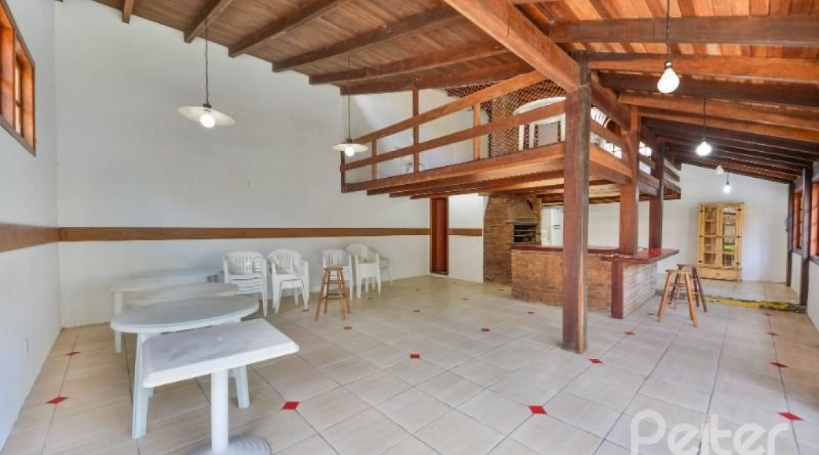 Casa em Condomínio à venda com 220m², 5 dormitórios, 2 suítes, 2 vagas, no bairro Ipanema em Porto Alegre