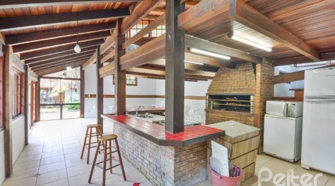 Casa em Condomínio à venda com 220m², 5 dormitórios, 2 suítes, 2 vagas, no bairro Ipanema em Porto Alegre