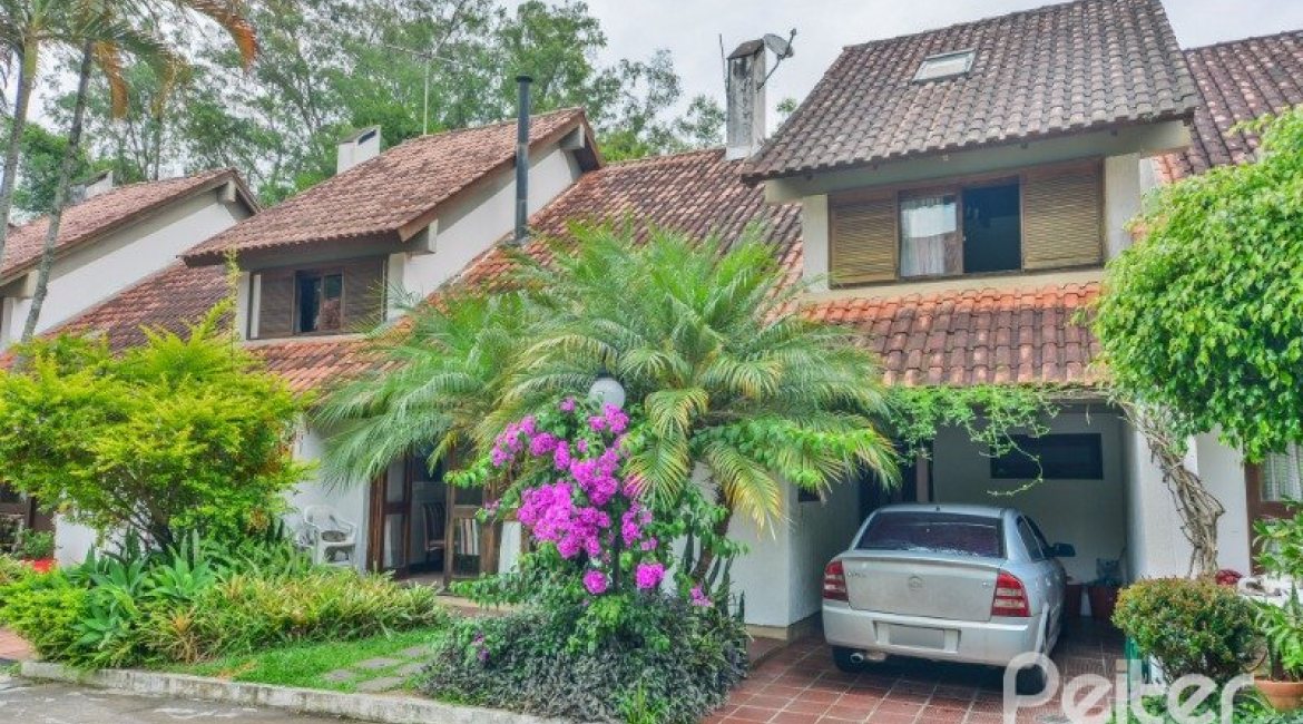 Casa em Condomínio à venda com 220m², 5 dormitórios, 2 suítes, 2 vagas, no bairro Ipanema em Porto Alegre