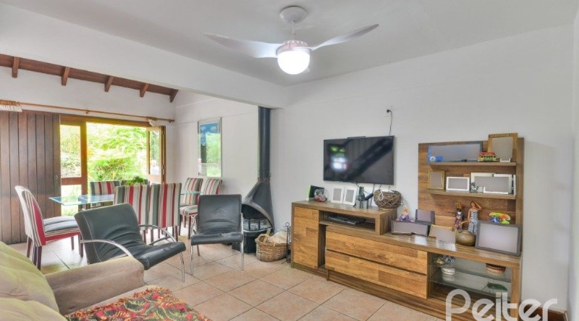 Casa em Condomínio à venda com 220m², 5 dormitórios, 2 suítes, 2 vagas, no bairro Ipanema em Porto Alegre