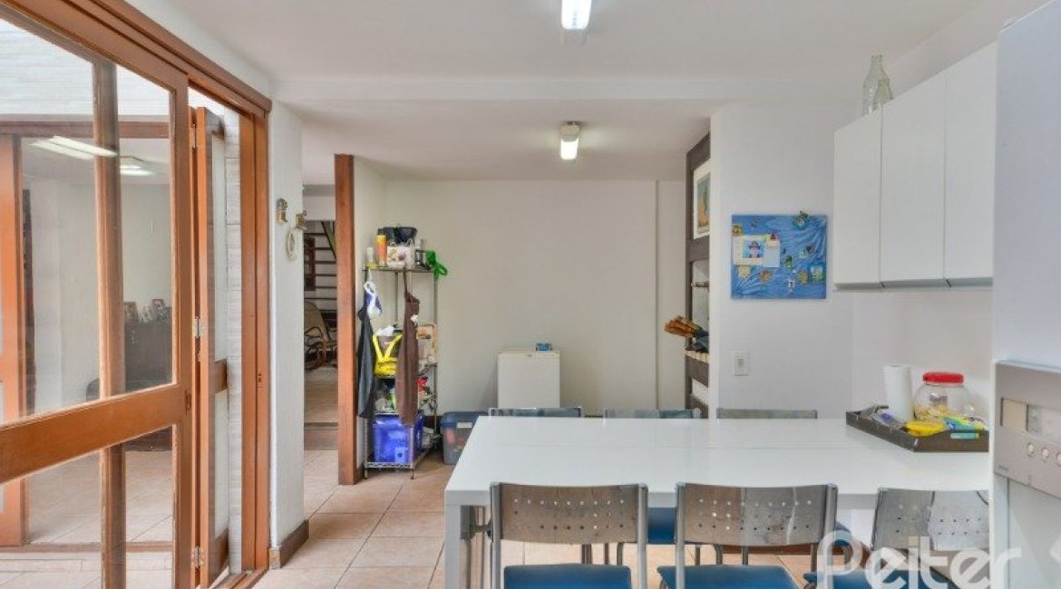 Casa em Condomínio à venda com 220m², 5 dormitórios, 2 suítes, 2 vagas, no bairro Ipanema em Porto Alegre