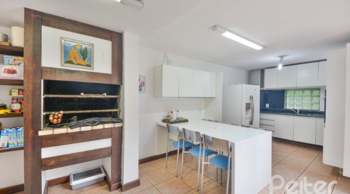 Casa em Condomínio à venda com 220m², 5 dormitórios, 2 suítes, 2 vagas, no bairro Ipanema em Porto Alegre