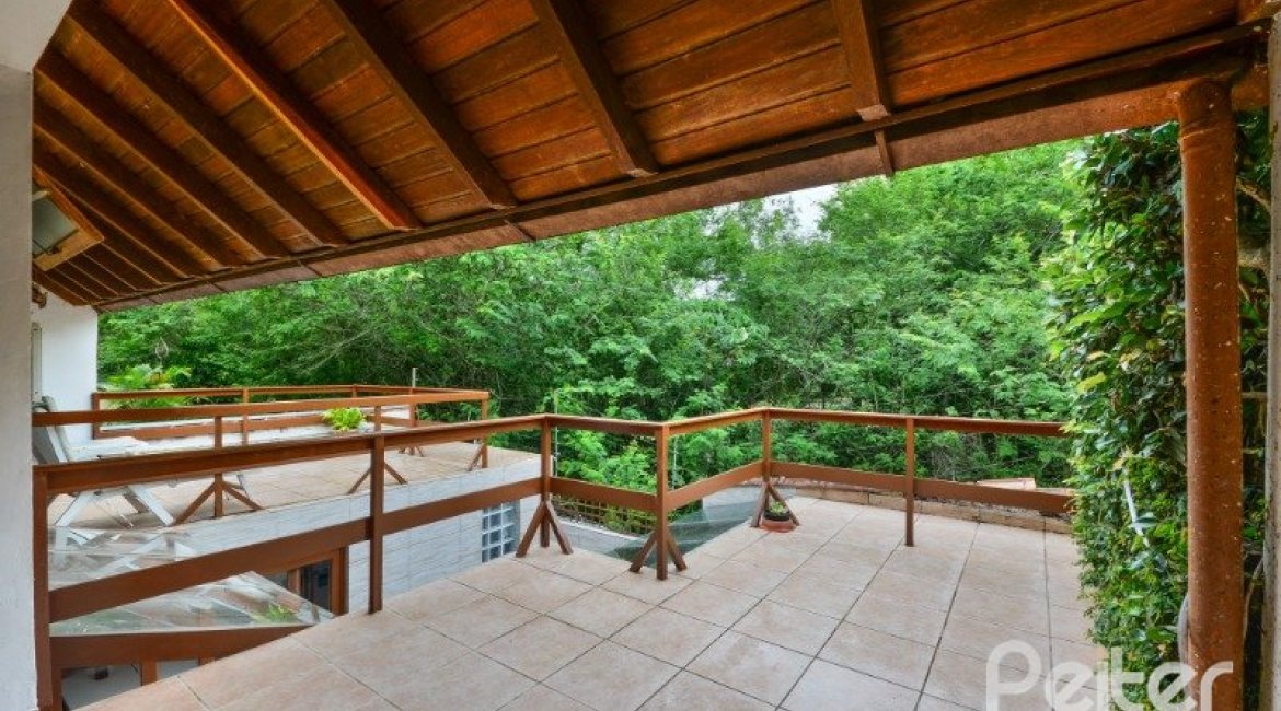 Casa em Condomínio à venda com 220m², 5 dormitórios, 2 suítes, 2 vagas, no bairro Ipanema em Porto Alegre