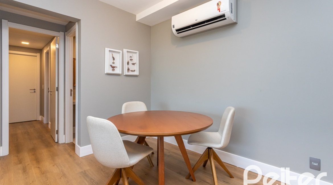 Apartamento à venda com 100m², 3 dormitórios, 1 suíte, 2 vagas, no bairro Cristal em Porto Alegre