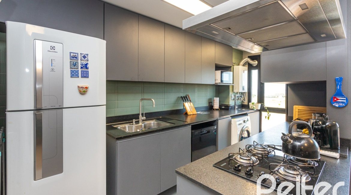 Apartamento à venda com 100m², 3 dormitórios, 1 suíte, 2 vagas, no bairro Cristal em Porto Alegre