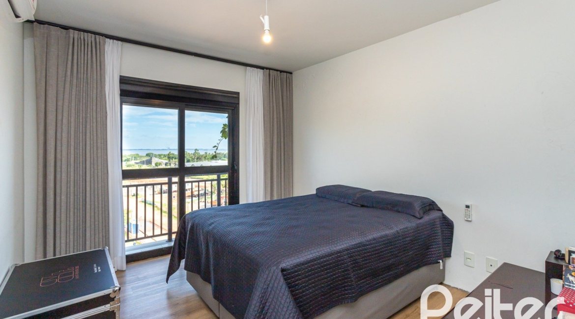 Apartamento à venda com 100m², 3 dormitórios, 1 suíte, 2 vagas, no bairro Cristal em Porto Alegre