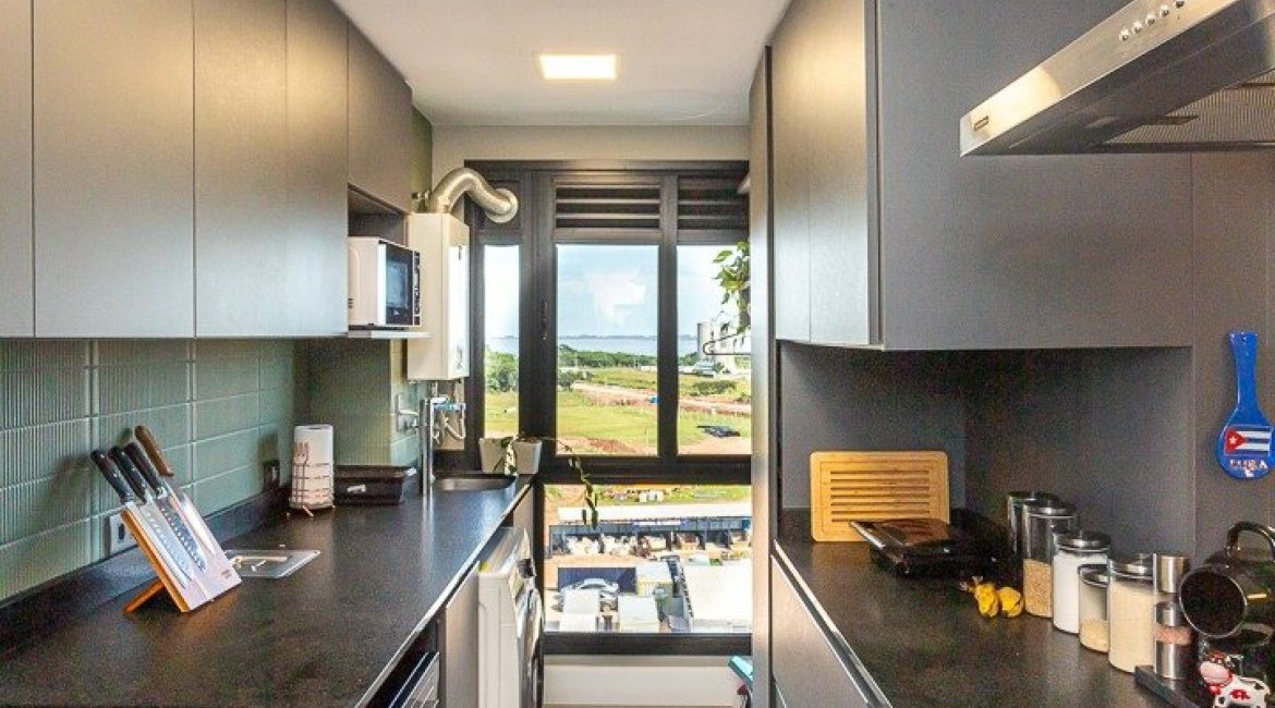 Apartamento à venda com 100m², 3 dormitórios, 1 suíte, 2 vagas, no bairro Cristal em Porto Alegre