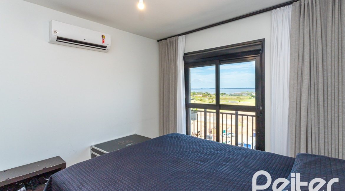 Apartamento à venda com 100m², 3 dormitórios, 1 suíte, 2 vagas, no bairro Cristal em Porto Alegre