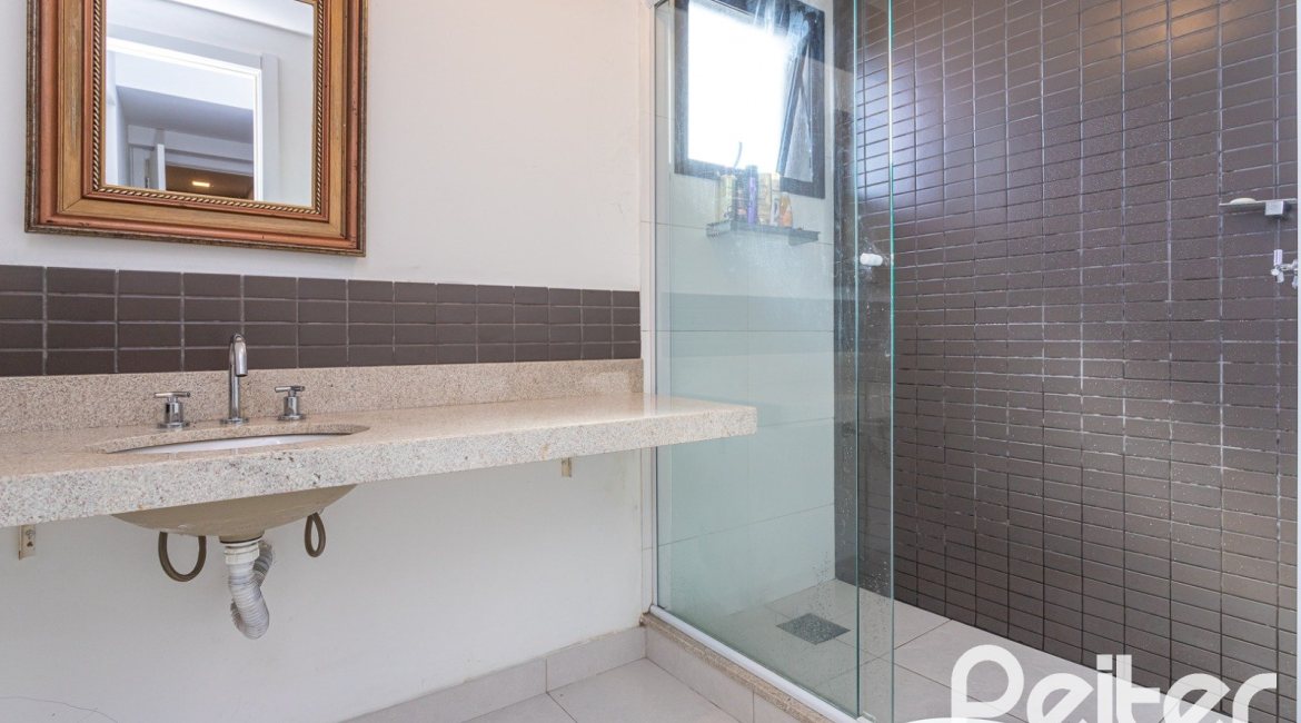 Apartamento à venda com 100m², 3 dormitórios, 1 suíte, 2 vagas, no bairro Cristal em Porto Alegre