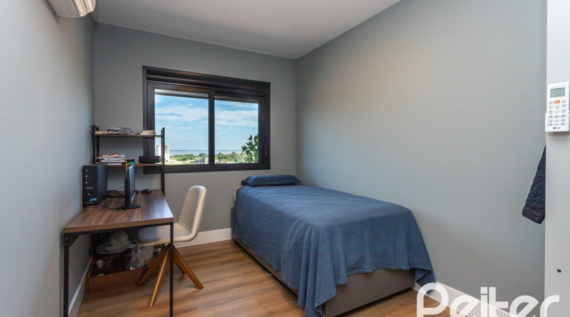 Apartamento à venda com 100m², 3 dormitórios, 1 suíte, 2 vagas, no bairro Cristal em Porto Alegre