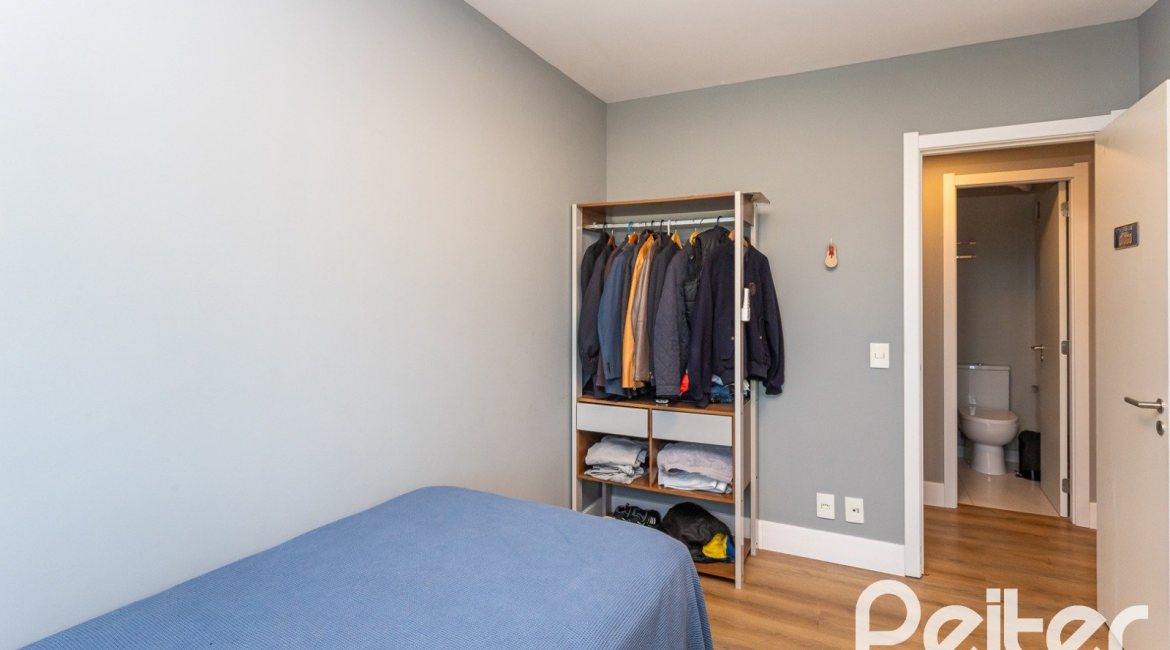 Apartamento à venda com 100m², 3 dormitórios, 1 suíte, 2 vagas, no bairro Cristal em Porto Alegre