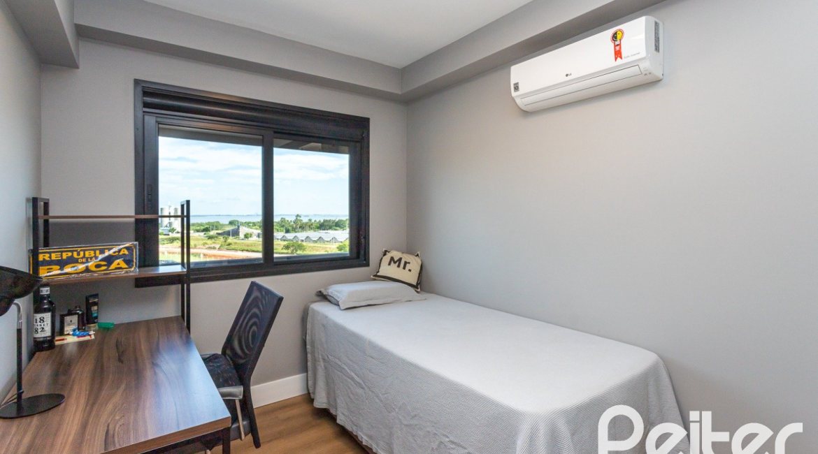 Apartamento à venda com 100m², 3 dormitórios, 1 suíte, 2 vagas, no bairro Cristal em Porto Alegre