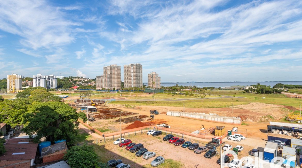 Apartamento à venda com 100m², 3 dormitórios, 1 suíte, 2 vagas, no bairro Cristal em Porto Alegre