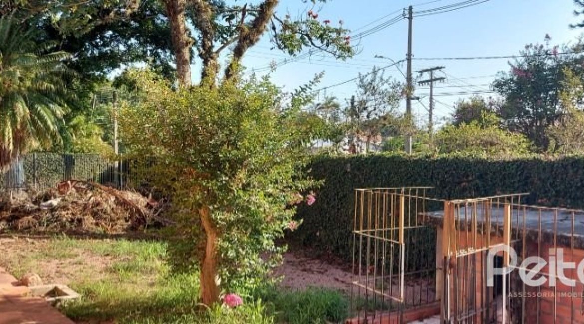 Casa à venda com 224m², 4 dormitórios, 1 suíte, 6 vagas, no bairro Ipanema em Porto Alegre