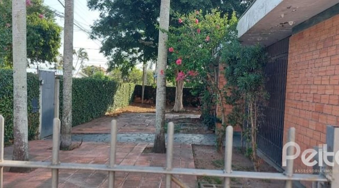 Casa à venda com 224m², 4 dormitórios, 1 suíte, 6 vagas, no bairro Ipanema em Porto Alegre