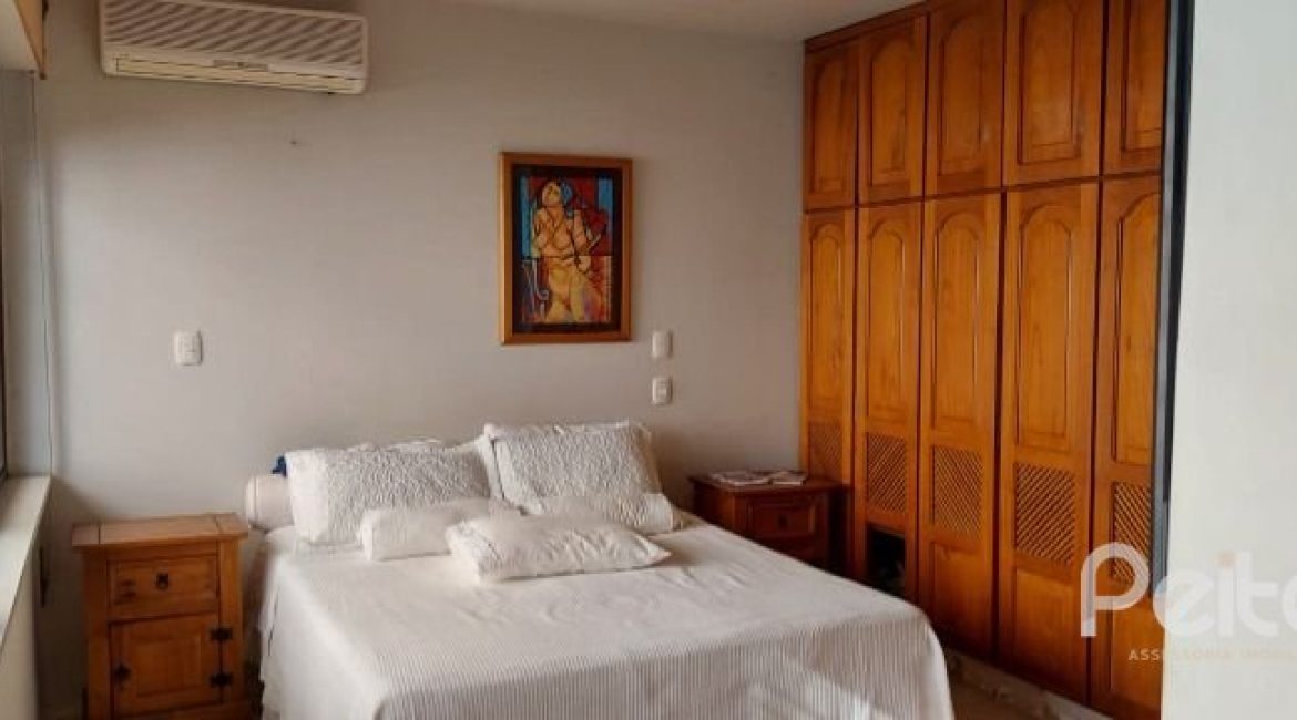 Casa à venda com 224m², 4 dormitórios, 1 suíte, 6 vagas, no bairro Ipanema em Porto Alegre