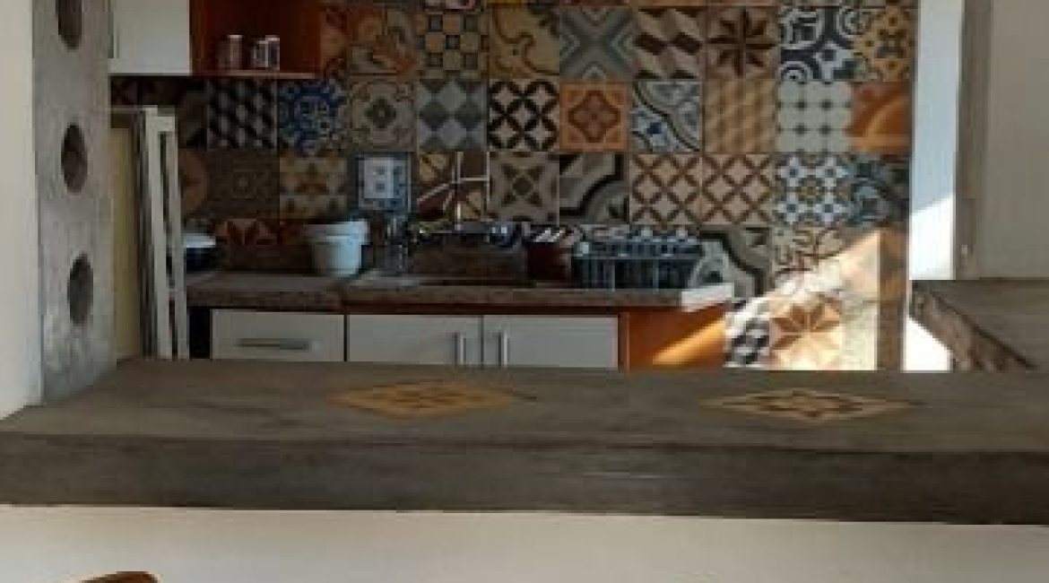 Casa à venda com 224m², 4 dormitórios, 1 suíte, 6 vagas, no bairro Ipanema em Porto Alegre