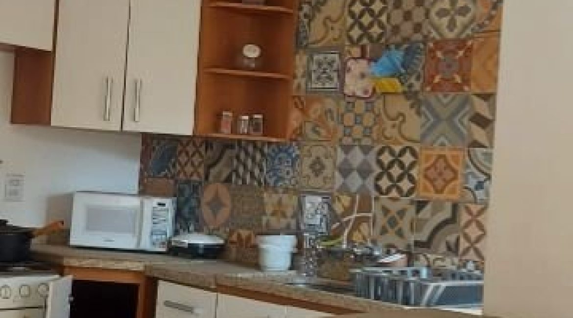 Casa à venda com 224m², 4 dormitórios, 1 suíte, 6 vagas, no bairro Ipanema em Porto Alegre