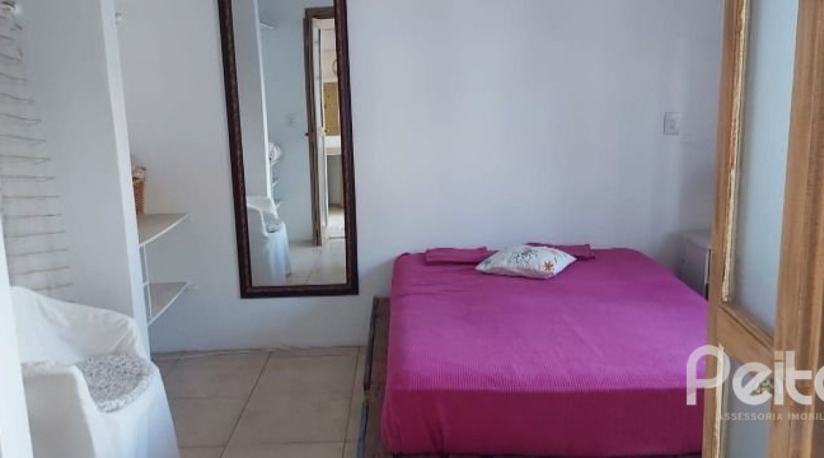 Casa à venda com 224m², 4 dormitórios, 1 suíte, 6 vagas, no bairro Ipanema em Porto Alegre