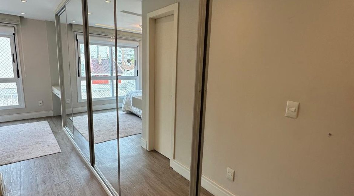 Apartamento à venda com 89m², 2 dormitórios, 1 suíte, 1 vaga, no bairro Tristeza em Porto Alegre