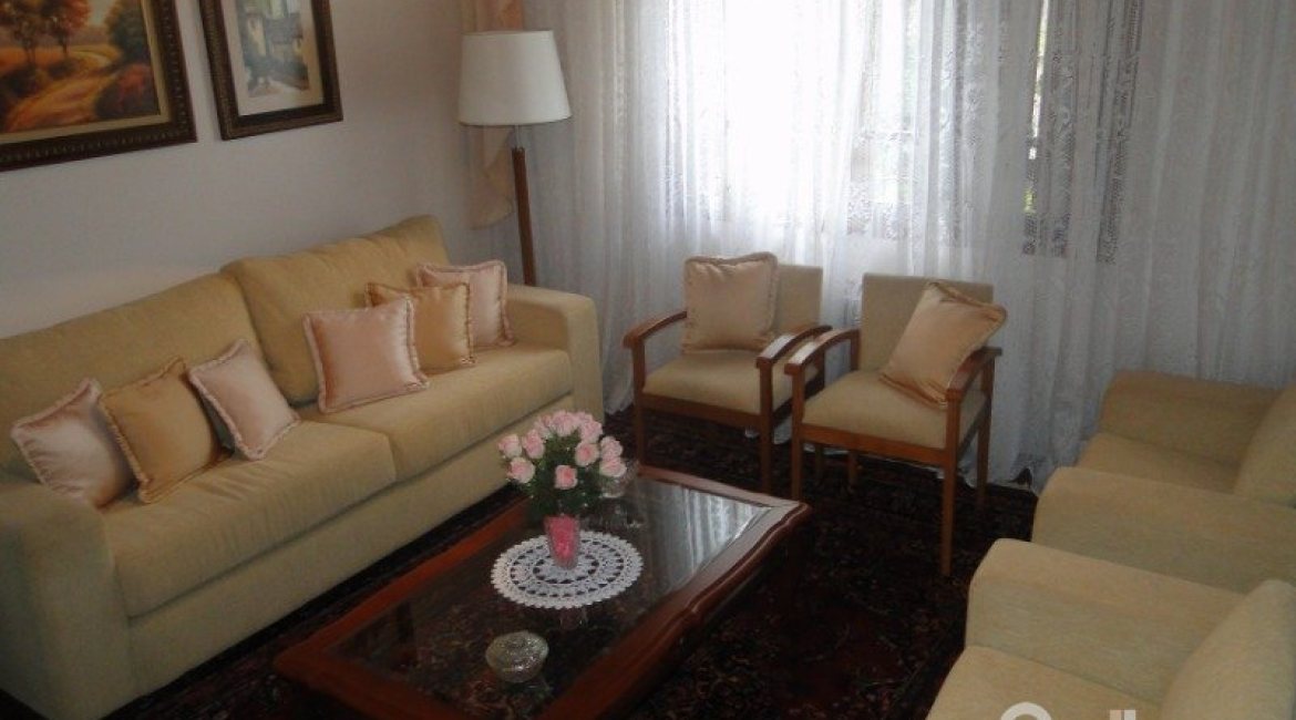 Casa à venda com 240m², 4 dormitórios, 1 suíte, 3 vagas, no bairro Camaquã em Porto Alegre