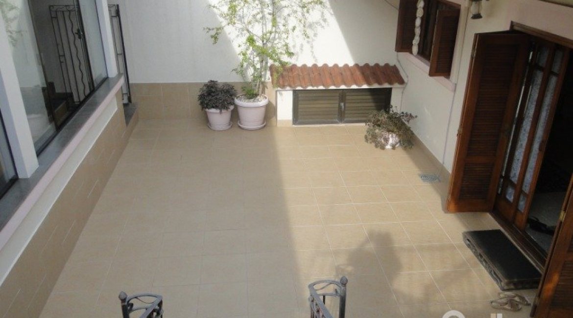 Casa à venda com 240m², 4 dormitórios, 1 suíte, 3 vagas, no bairro Camaquã em Porto Alegre