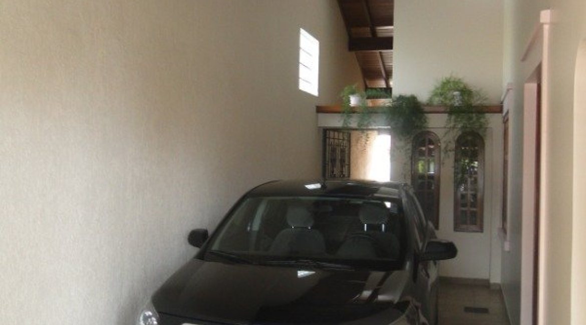 Casa à venda com 240m², 4 dormitórios, 1 suíte, 3 vagas, no bairro Camaquã em Porto Alegre