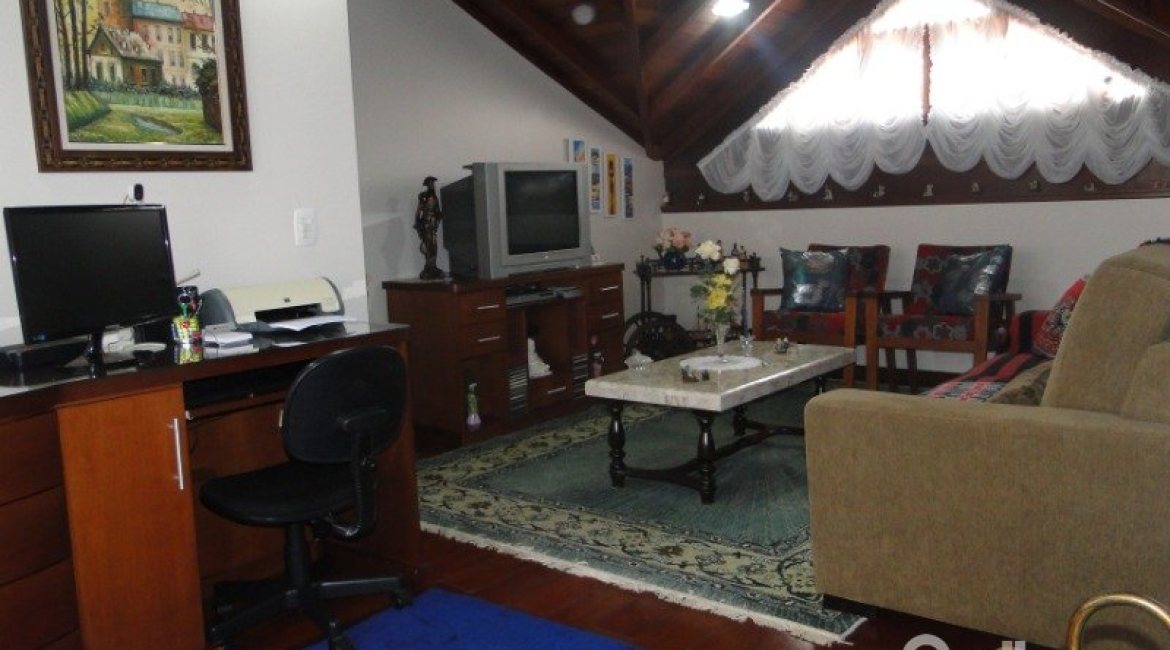 Casa à venda com 240m², 4 dormitórios, 1 suíte, 3 vagas, no bairro Camaquã em Porto Alegre