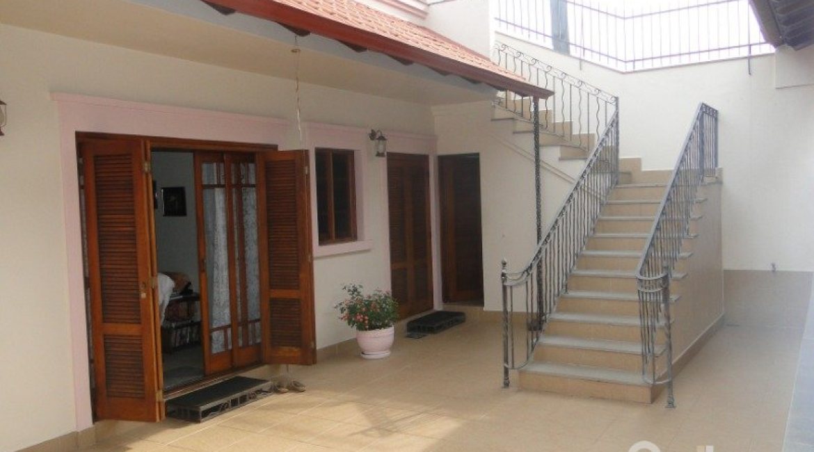 Casa à venda com 240m², 4 dormitórios, 1 suíte, 3 vagas, no bairro Camaquã em Porto Alegre