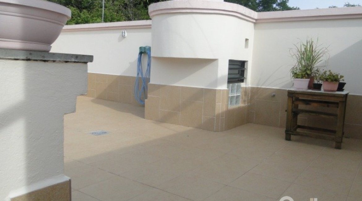 Casa à venda com 240m², 4 dormitórios, 1 suíte, 3 vagas, no bairro Camaquã em Porto Alegre