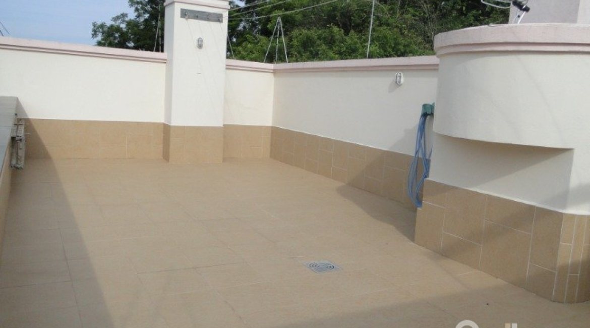 Casa à venda com 240m², 4 dormitórios, 1 suíte, 3 vagas, no bairro Camaquã em Porto Alegre