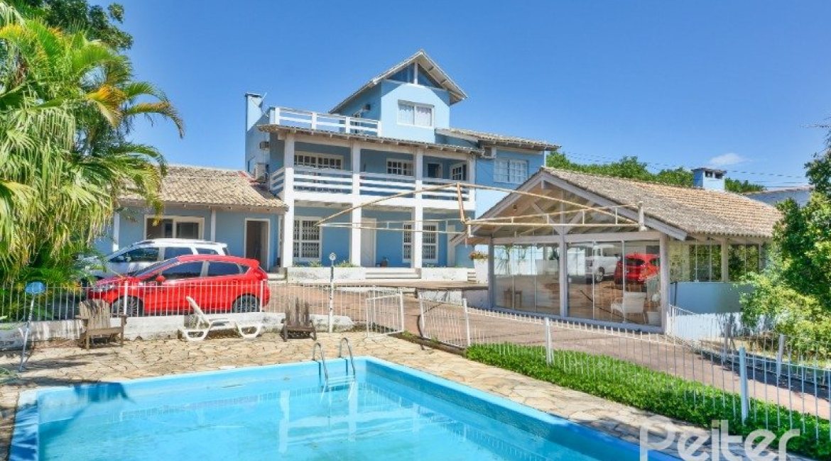 Casa à venda com 290m², 4 dormitórios, 1 suíte, no bairro Vila Nova em Porto Alegre