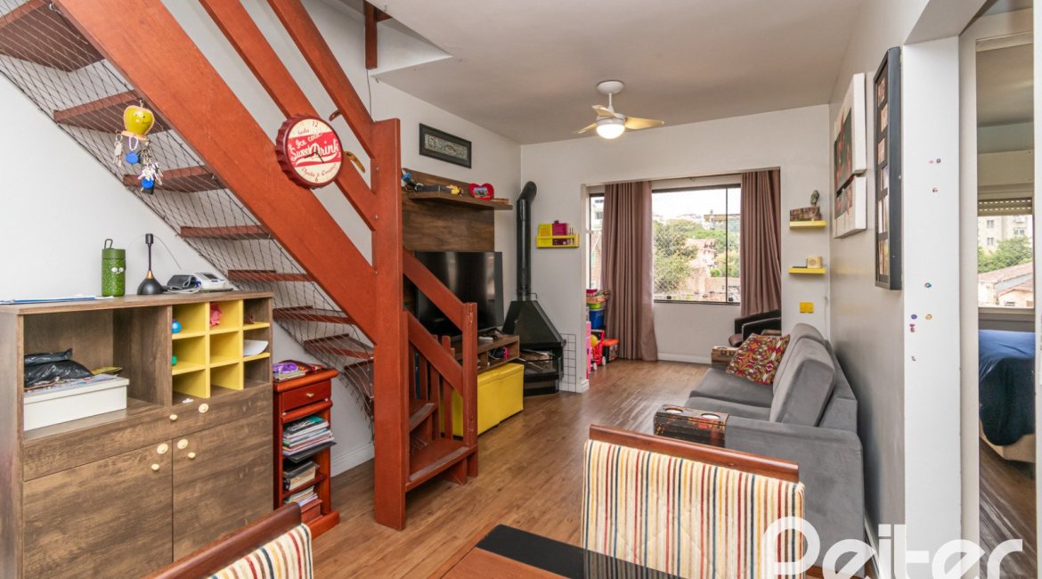 Cobertura à venda com 132m², 2 dormitórios, 1 suíte, 2 vagas, no bairro Tristeza em Porto Alegre