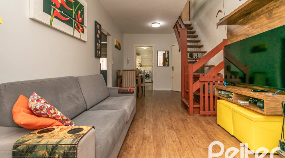 Cobertura à venda com 132m², 2 dormitórios, 1 suíte, 2 vagas, no bairro Tristeza em Porto Alegre