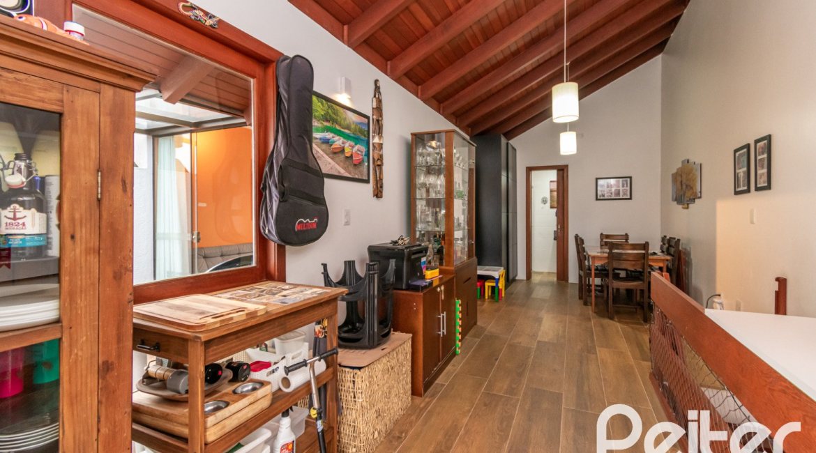 Cobertura à venda com 132m², 2 dormitórios, 1 suíte, 2 vagas, no bairro Tristeza em Porto Alegre