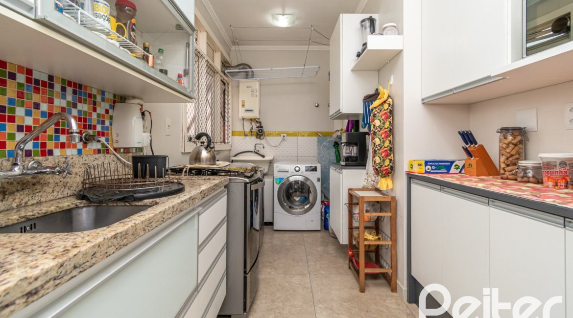 Cobertura à venda com 132m², 2 dormitórios, 1 suíte, 2 vagas, no bairro Tristeza em Porto Alegre