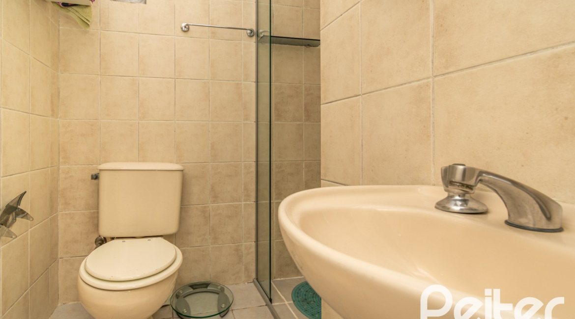 Cobertura à venda com 132m², 2 dormitórios, 1 suíte, 2 vagas, no bairro Tristeza em Porto Alegre