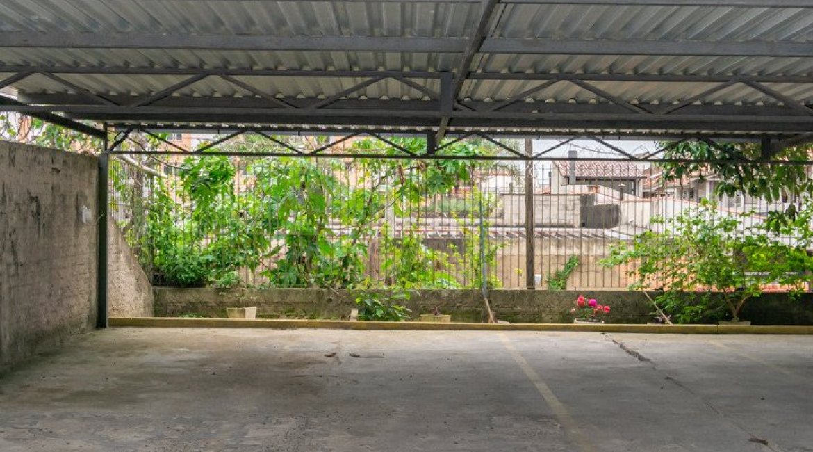 Cobertura à venda com 132m², 2 dormitórios, 1 suíte, 2 vagas, no bairro Tristeza em Porto Alegre