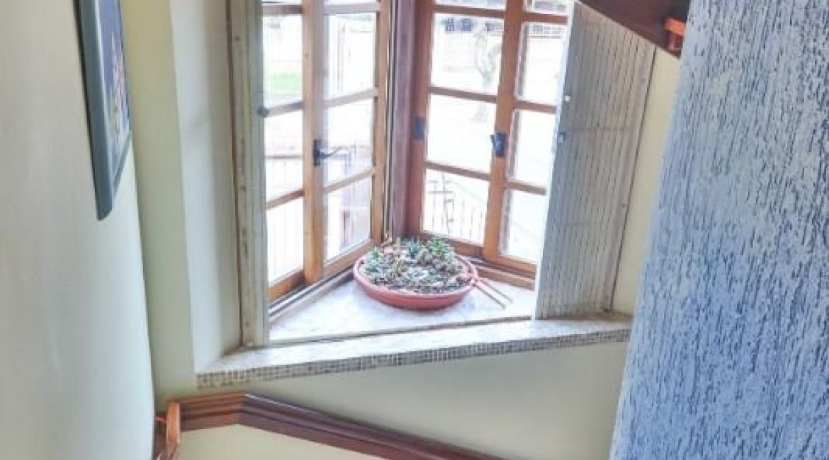 Casa à venda com 170m², 3 dormitórios, 1 suíte, 3 vagas, no bairro Tristeza em Porto Alegre