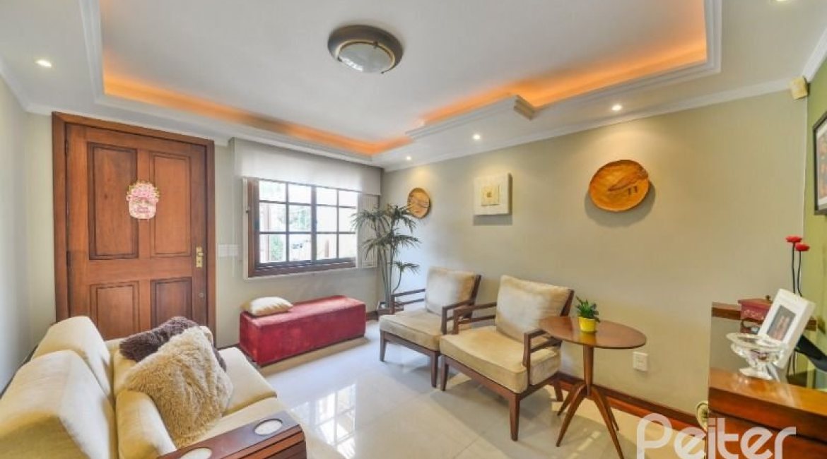 Casa à venda com 170m², 3 dormitórios, 1 suíte, 3 vagas, no bairro Tristeza em Porto Alegre