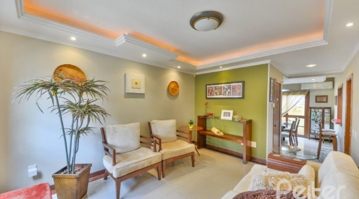 Casa à venda com 170m², 3 dormitórios, 1 suíte, 3 vagas, no bairro Tristeza em Porto Alegre