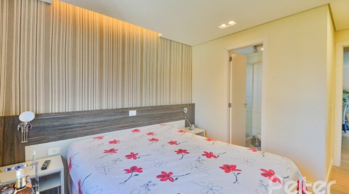 Apartamento à venda com 73m², 3 dormitórios, 1 suíte, 2 vagas, no bairro Tristeza em Porto Alegre